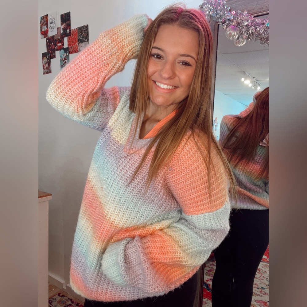 RAINBOW SWEATER🌈